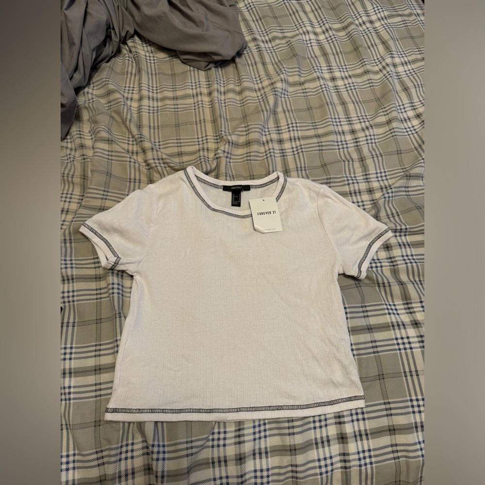 medium forever 21 white t shirt - never worn